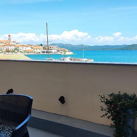Apartment Roman Бетина Екстериор снимка