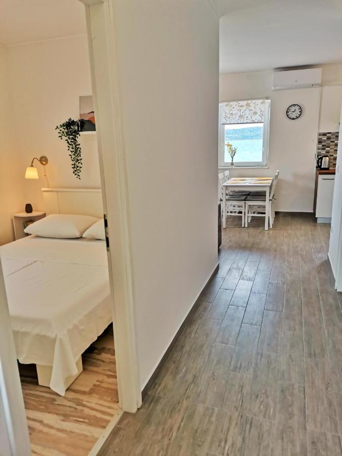 Apartment Roman Бетина Екстериор снимка