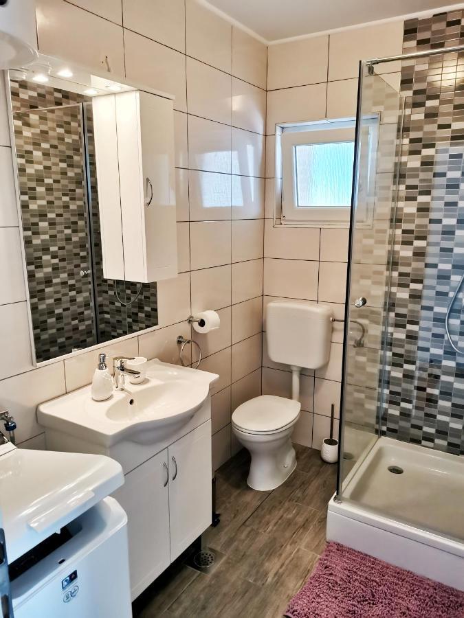 Apartment Roman Бетина Екстериор снимка