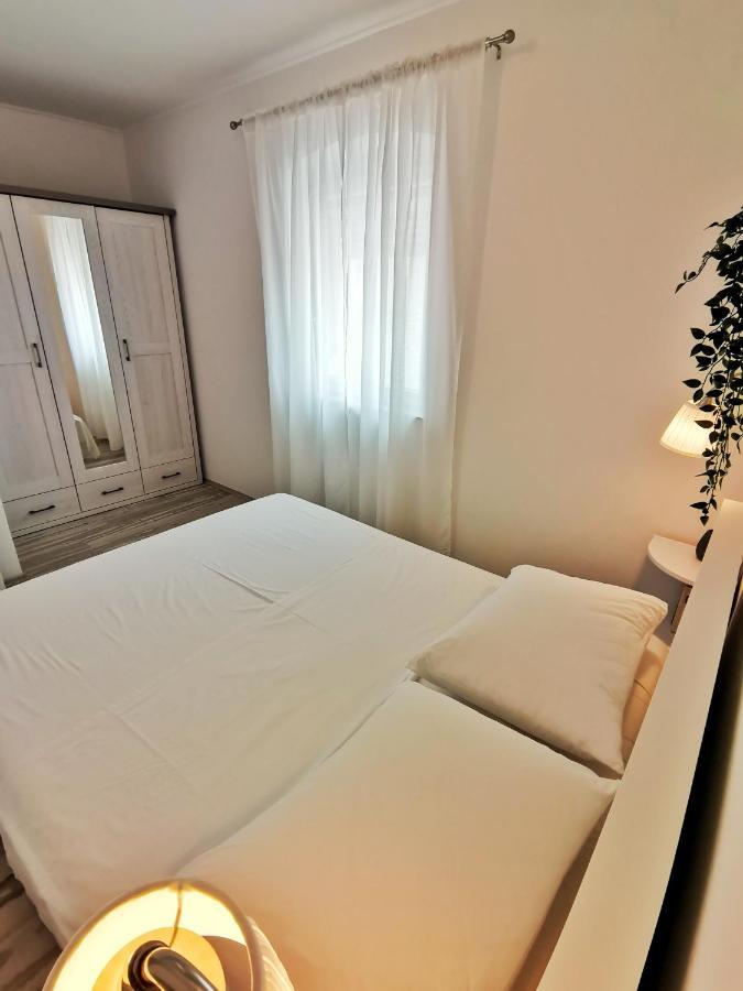 Apartment Roman Бетина Екстериор снимка