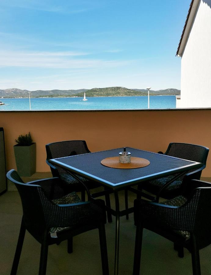Apartment Roman Бетина Екстериор снимка