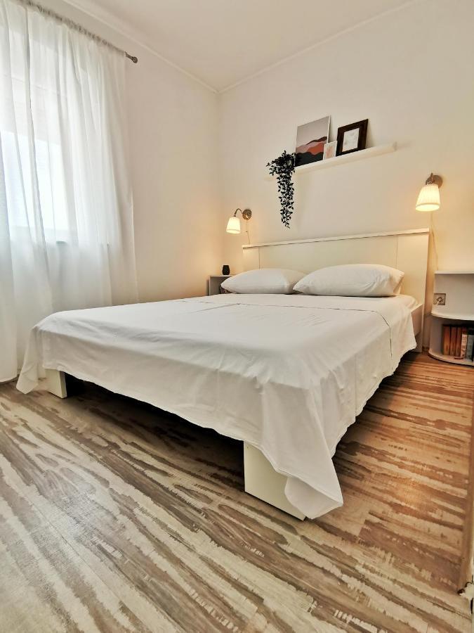 Apartment Roman Бетина Екстериор снимка